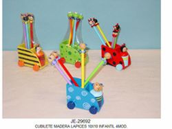 Bécher en bois crayons infan.