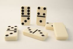 DOMINO 28 PZAS CAJA MADERA