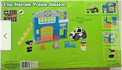 Veicolo della stazione di polizia con figura