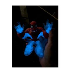 FIGURA MARVEL- GLOW SURGE SPIDERMAN