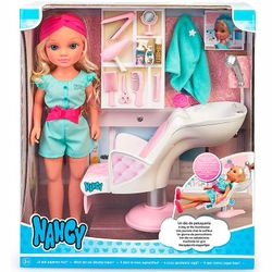 Nancy, Un Día En La Peluquería