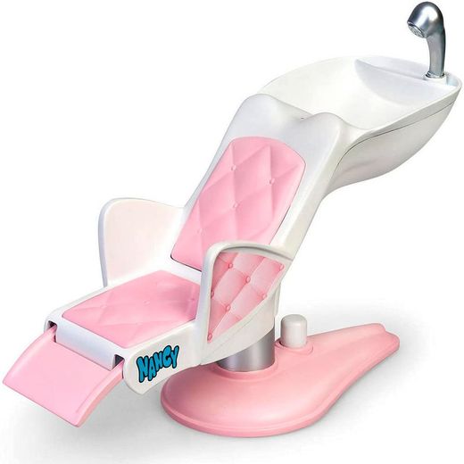 Nancy, Un Día En La Peluquería