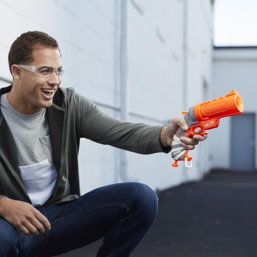 Nerf Fortnite Flare Dart Blaster, carga de dardos abierta, 3 dardos oficiales Nerf Mega Whistle, mango de cebado desplegable