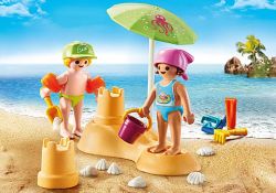 *NIÑOS CON CASTILLO DE ARENA