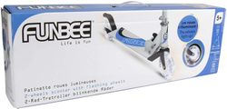Funbee garçon conduit scooter