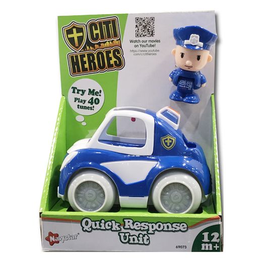 Véhicule de police avec poupée